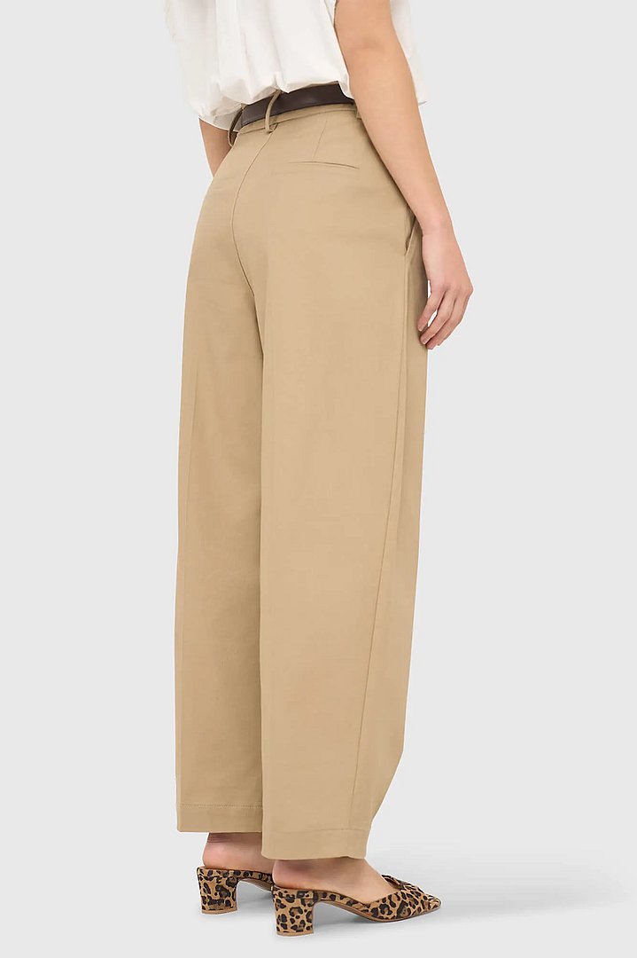 beige-katoenen-paperbag-broek-steekzakken-barrel-balti-janice-02.webp