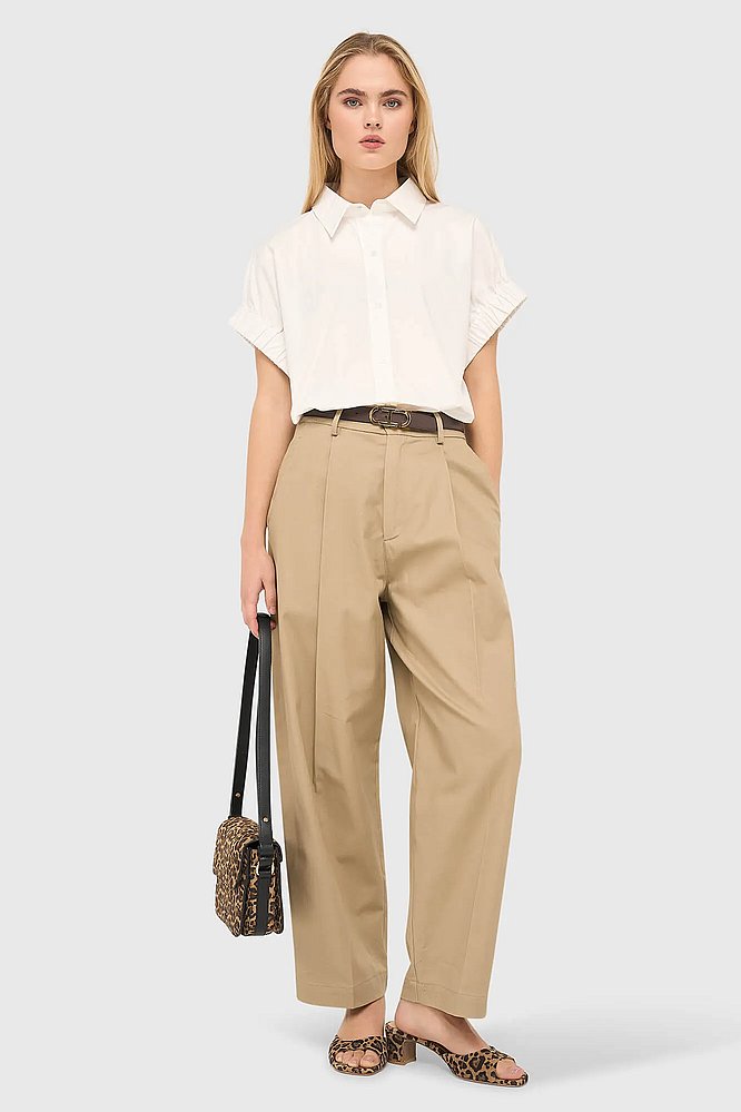 beige-katoenen-paperbag-broek-steekzakken-barrel-balti-janice-03.webp