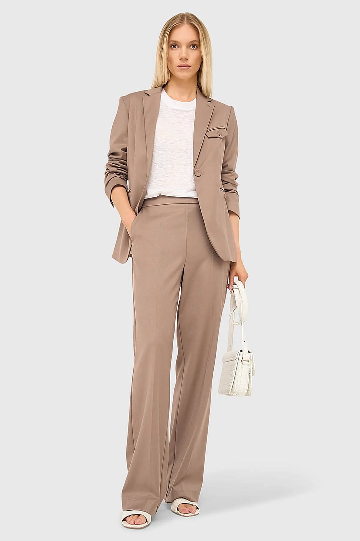 blazer-dames-getailleerd-bruin-jeremy-janice-03.webp