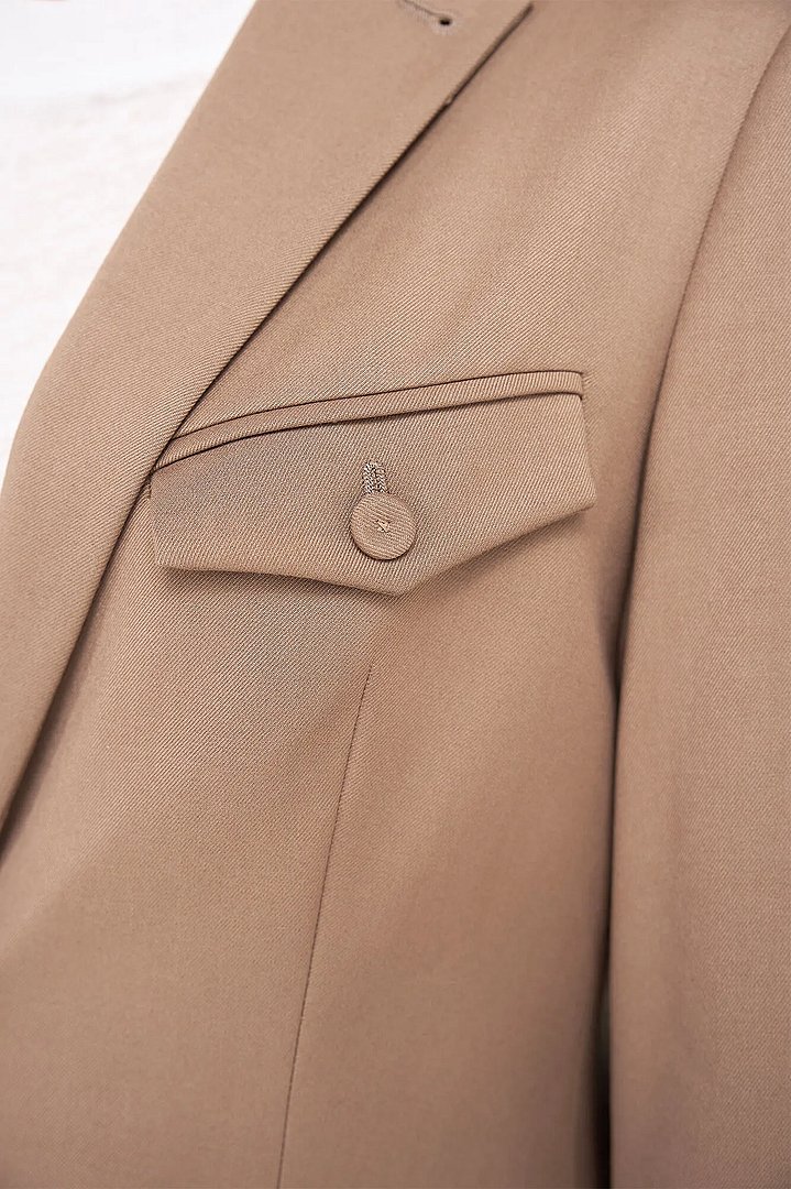 blazer-dames-getailleerd-bruin-jeremy-janice-04.webp