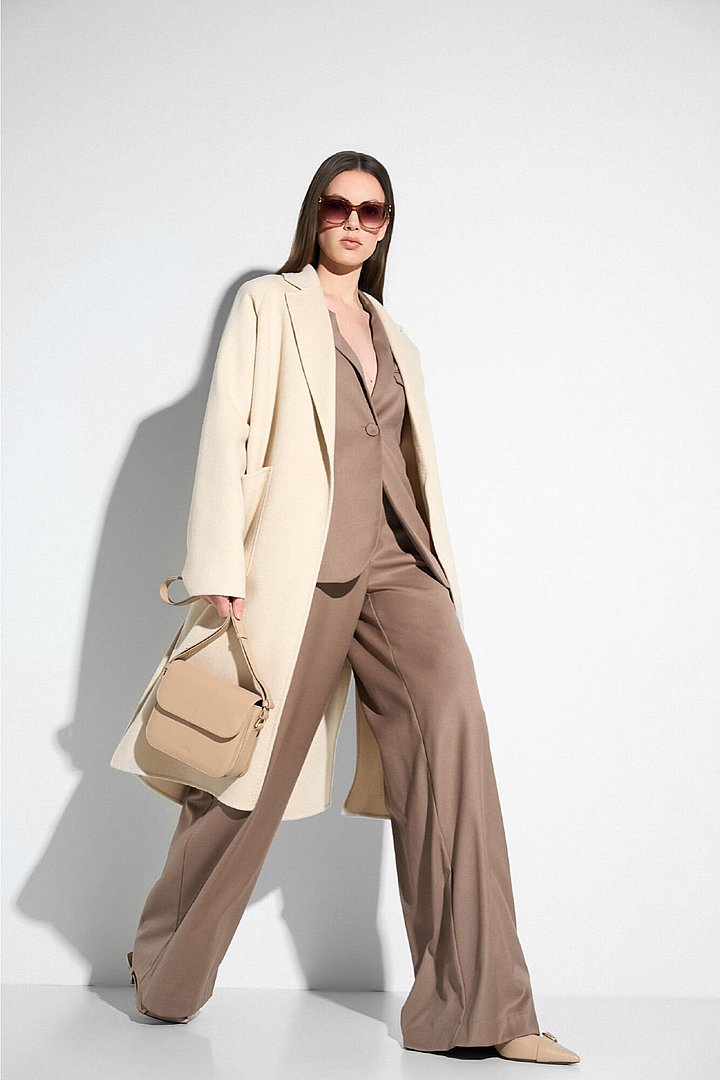 Blazer dames jeremy bruin pantalon mel bruin jas jules beige slingback elio beige tas elias beige zonnebril royce honing janice 01
