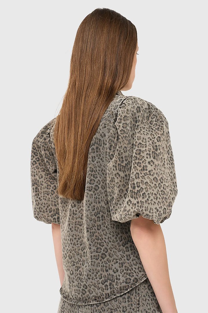 blouse-dames-denim-pofmouw-lars-panterprint-janice-01.webp