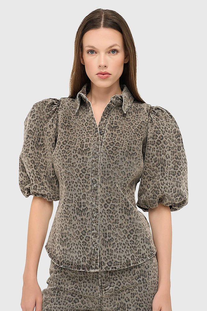 blouse-dames-denim-pofmouw-lars-panterprint-janice-03.webp