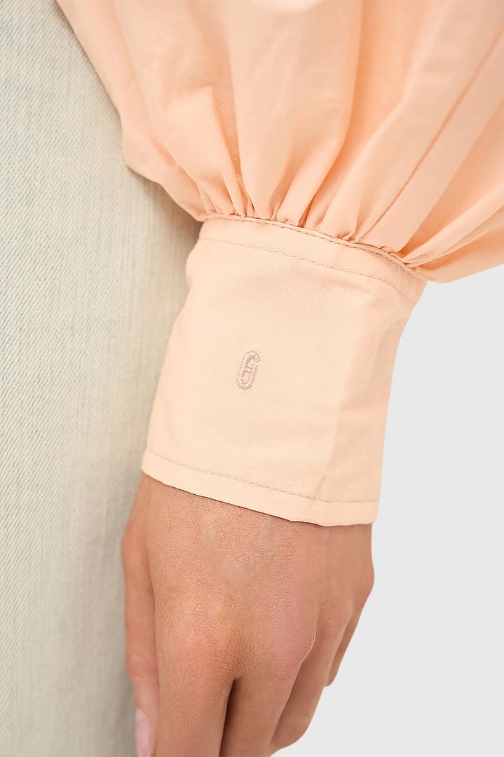 blouse-dames-katoen-peach-tone-pofmouw-cut-out-janice-02.webp