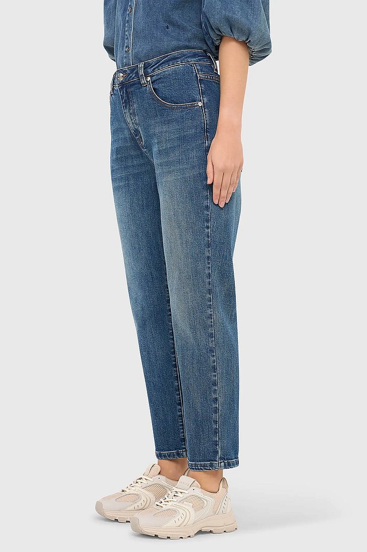 boyfriend-jeans-dames-mid-rise-blauw-932-bailey-janice-01.webp