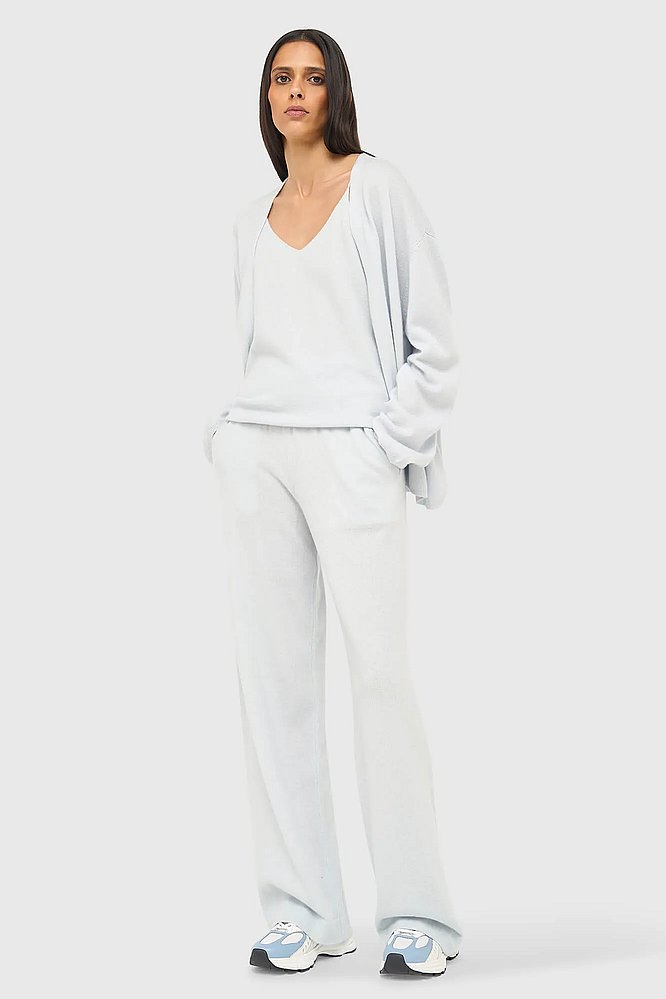 cashmere-broek-wijde-pijp-dames-eldon-blauw-janice-02.webp