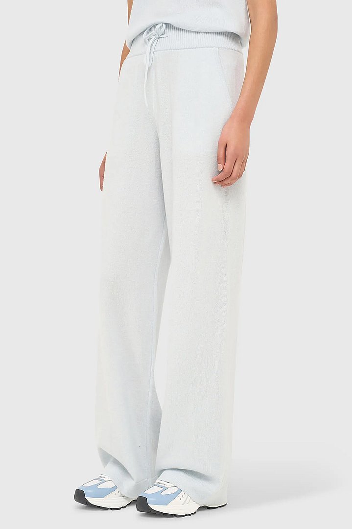 cashmere-broek-wijde-pijp-dames-eldon-blauw-janice-03.webp
