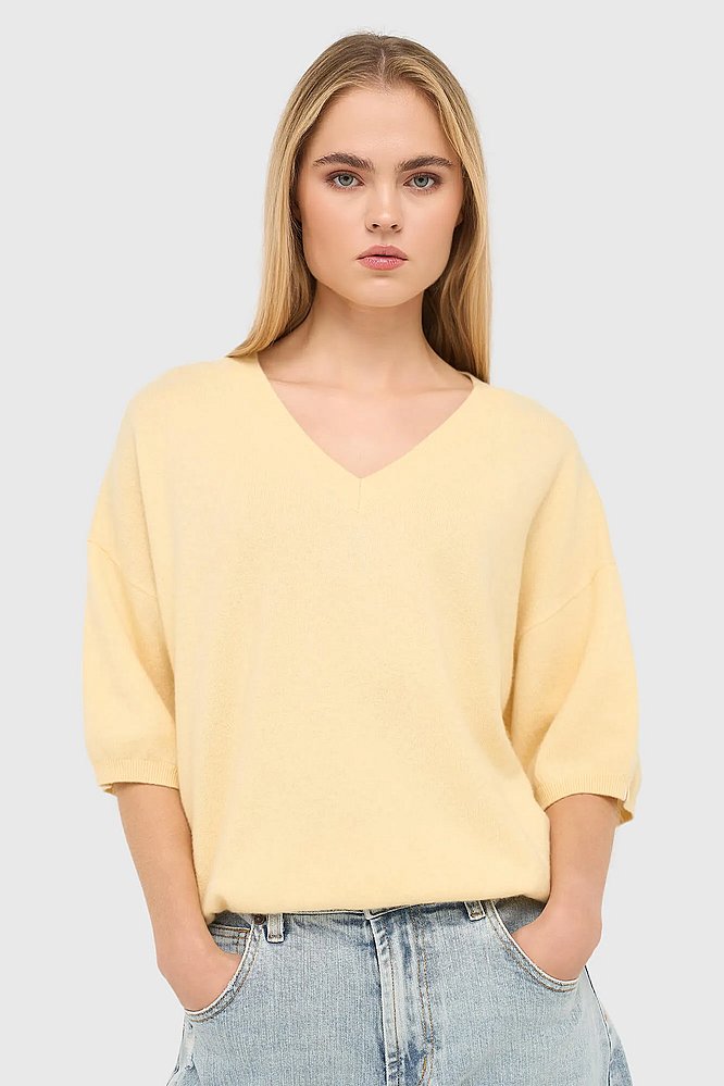 cashmere-dames-trui-v-hals-romeo-geel-janice-01.webp