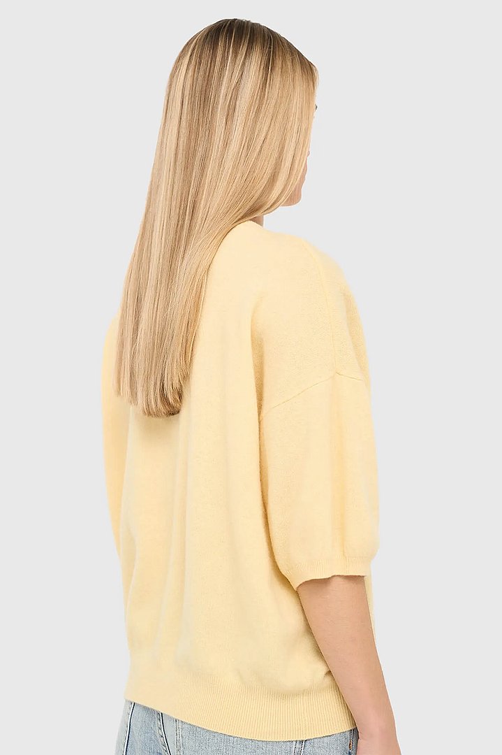cashmere-dames-trui-v-hals-romeo-geel-janice-02.webp