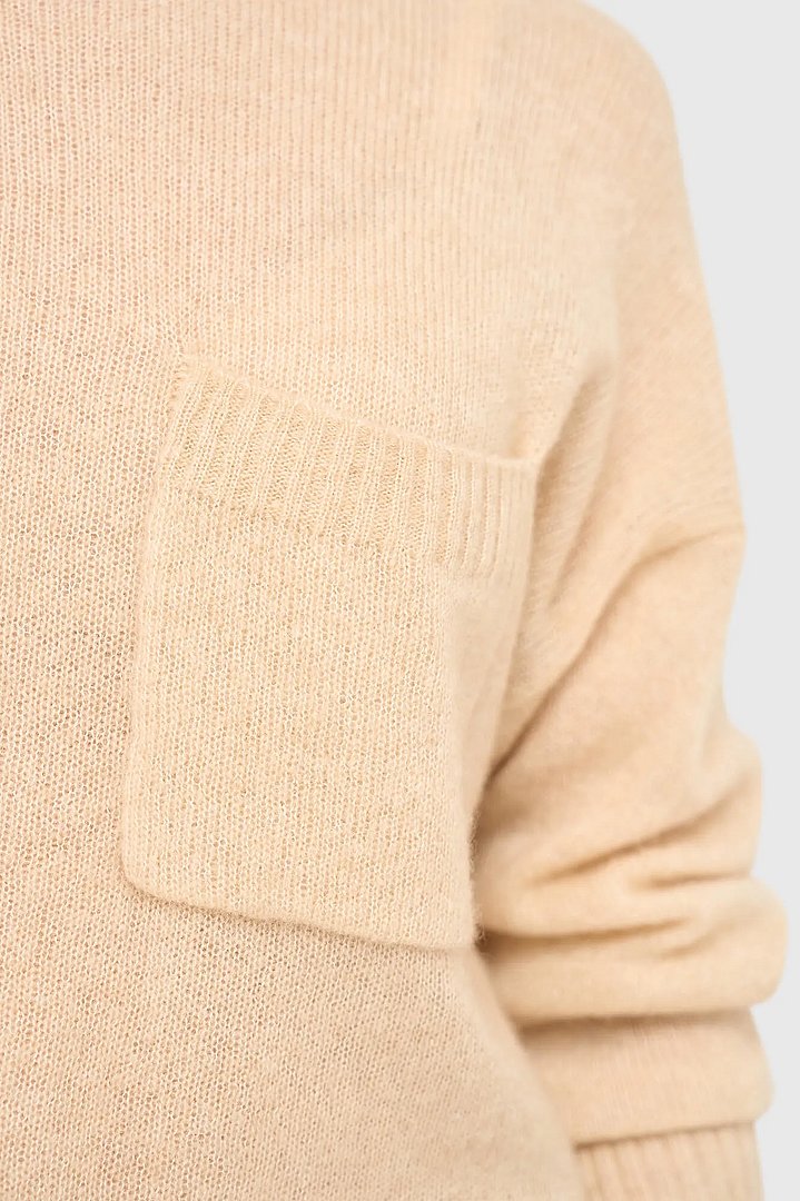 cashmere-dames-trui-wijde-hals-dayton-beige-janice-02.webp
