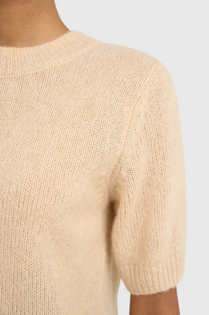 cashmere-dames-truitje-korte-mouw-creme-eloi-janice-03.webp