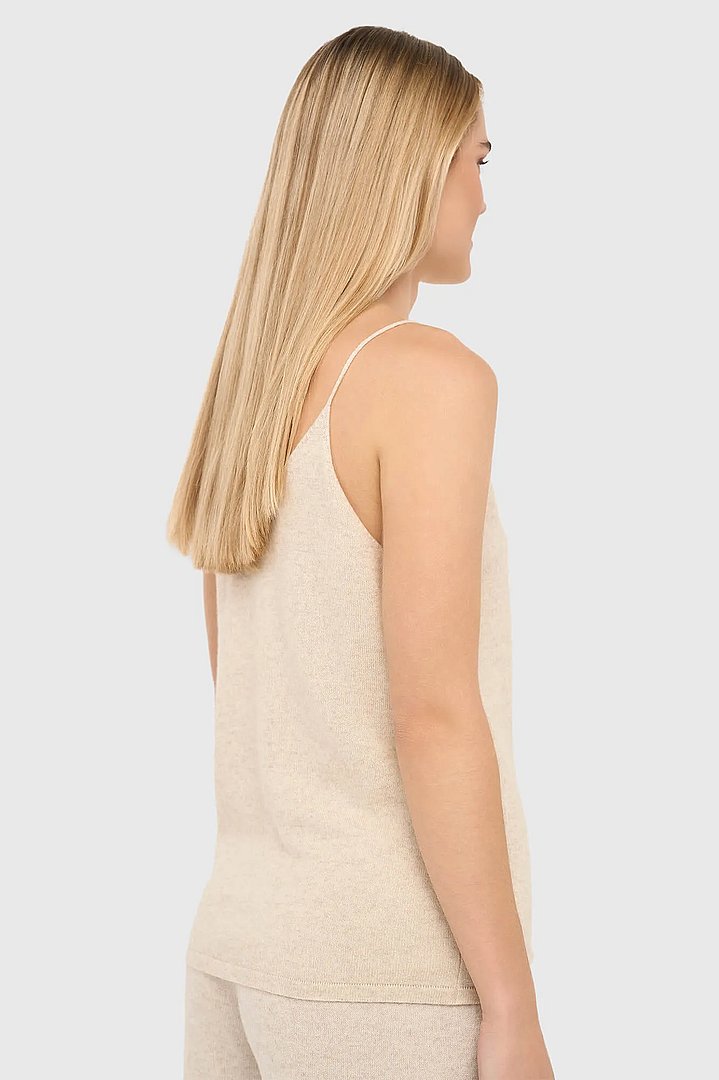 cashmere-gebreide-tanktop-blane-beige-janice-03.webp