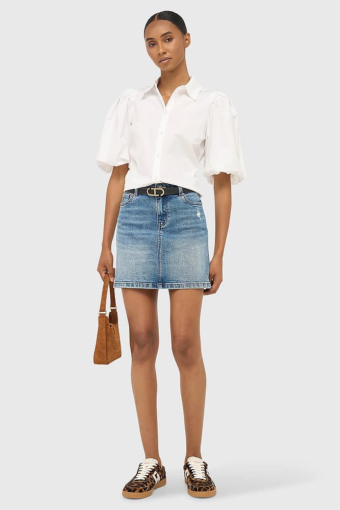 denim-rok-kort-benson-blauw-379-janice-03.webp