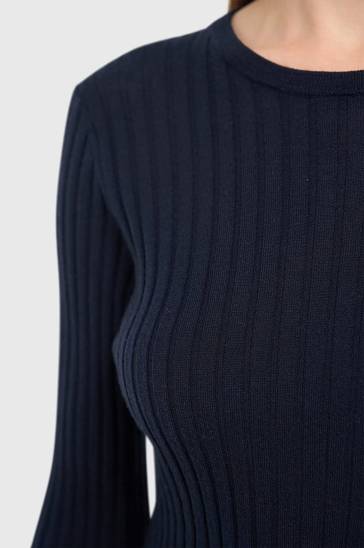 donker-blauw-merino-wol-truitje-longsleeves-lyle-blauw-janice-02.webp