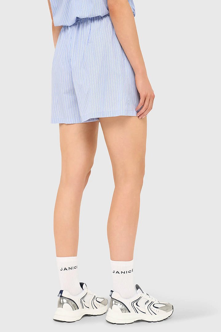 kort-gestreept-katoenen-broekje-shorts-ronan-blauw-janice-04.webp