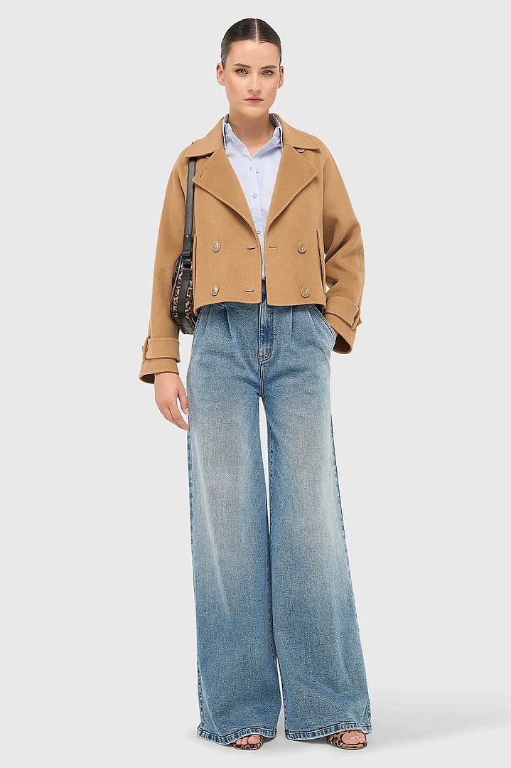 korte-cashmere-jas-trenchcoat-double-face-camel-floyd-janice-04.webp