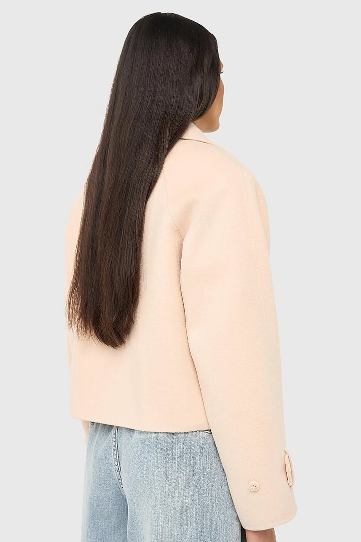 korte-cashmere-jas-trenchcoat-double-face-peach-floyd-janice-04.webp