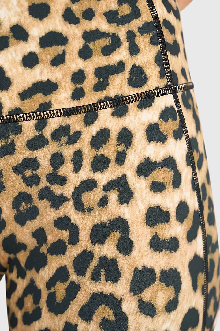 korte-legging-shorts-sport-cole-panterprint-janice-02.webp