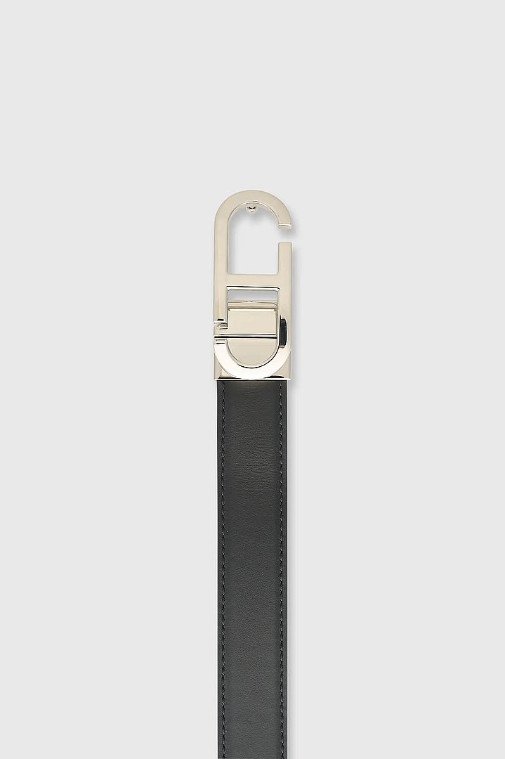 leren-dames-riem-reversible-zwart-camel-zilver-trophy-buckle-janice-02.webp