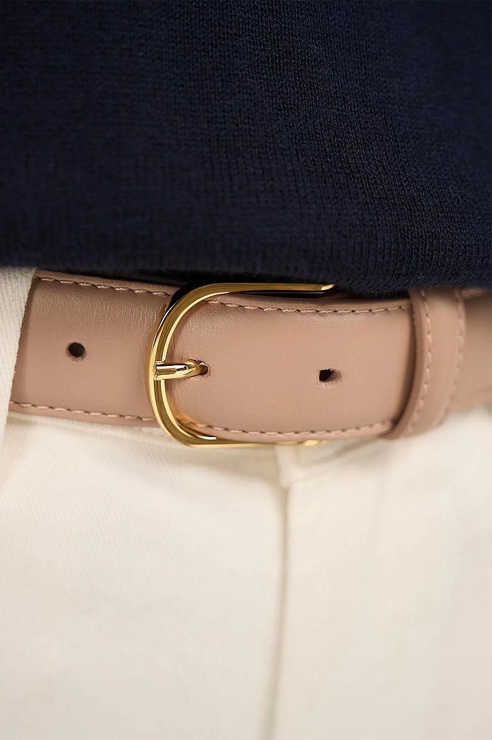 leren-riem-dames-chase-taupe-janice-03.webp