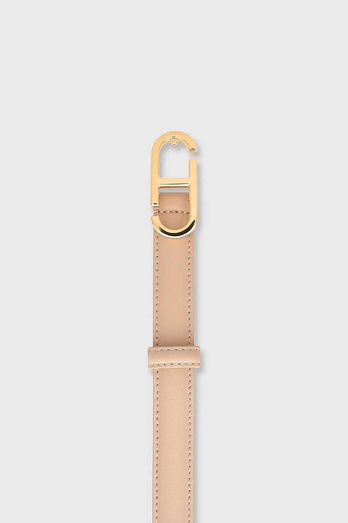 leren-riem-dames-trophy-buckle-taupe-gouden-buckle-janice-02.webp