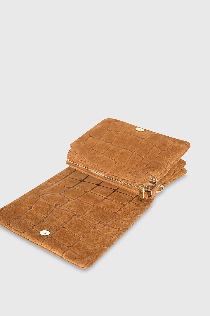 leren-suede-schoudertas-tas-camel-croco-skylar-janice-03.webp