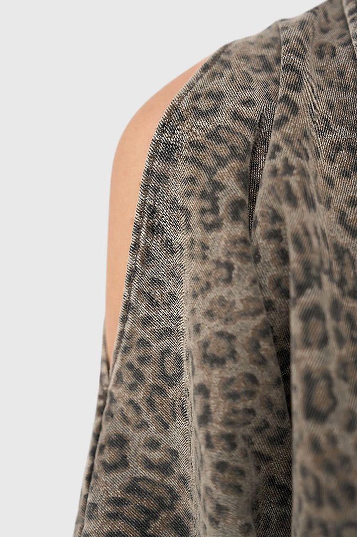 panterprint-denim-blouse-dames-wijde-mouw-stone-janice-03.webp