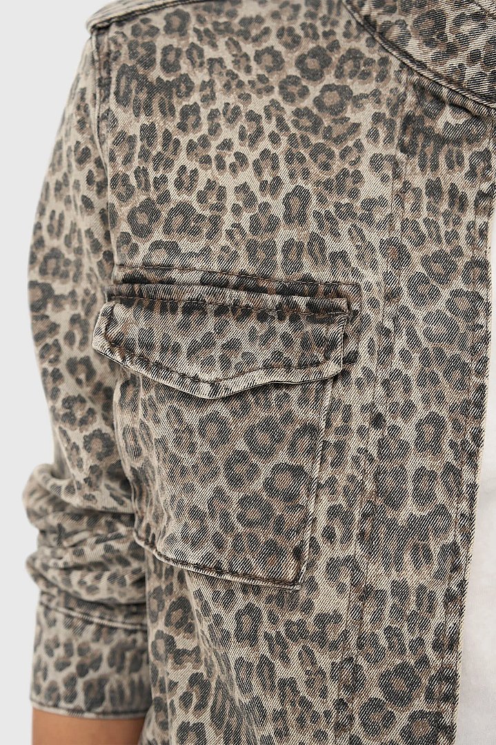 panterprint-denim-jack-jeans-spijker-dwayne-janice-02.webp