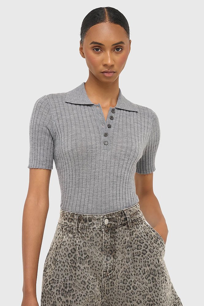 polo-truitje-gebreid-merino-wol-kian-grijs-janice-03.webp