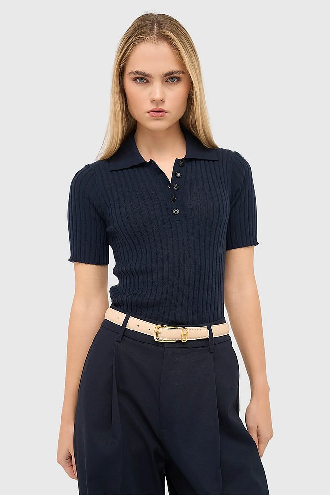 polo-truitje-gebreid-merino-wol-kian-navy-blauw-janice-01.webp