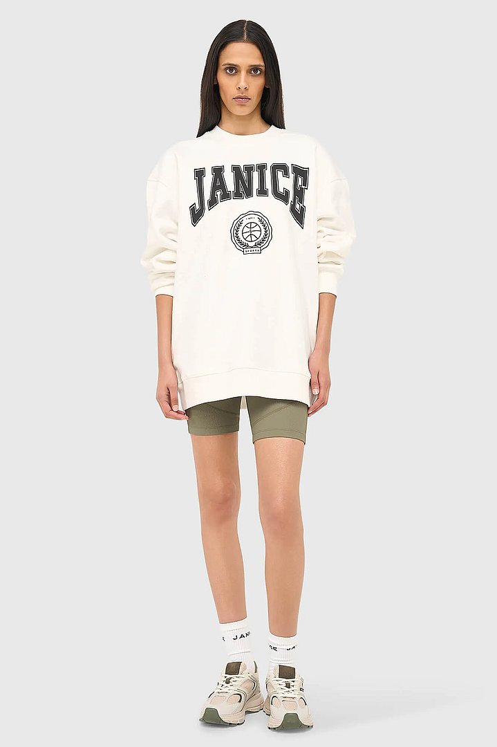 sweater-dames-oversized-wit-oliver-janice-03.webp