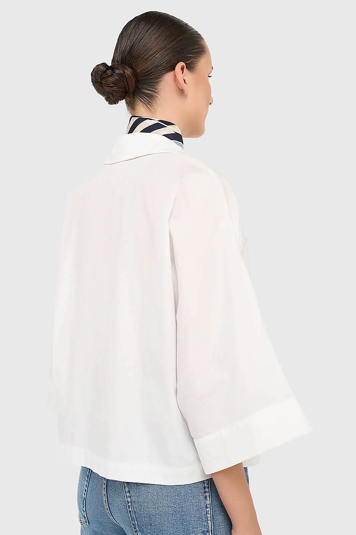 witte-katoenen-blouse-dames-kimono-carl-janice-02.webp
