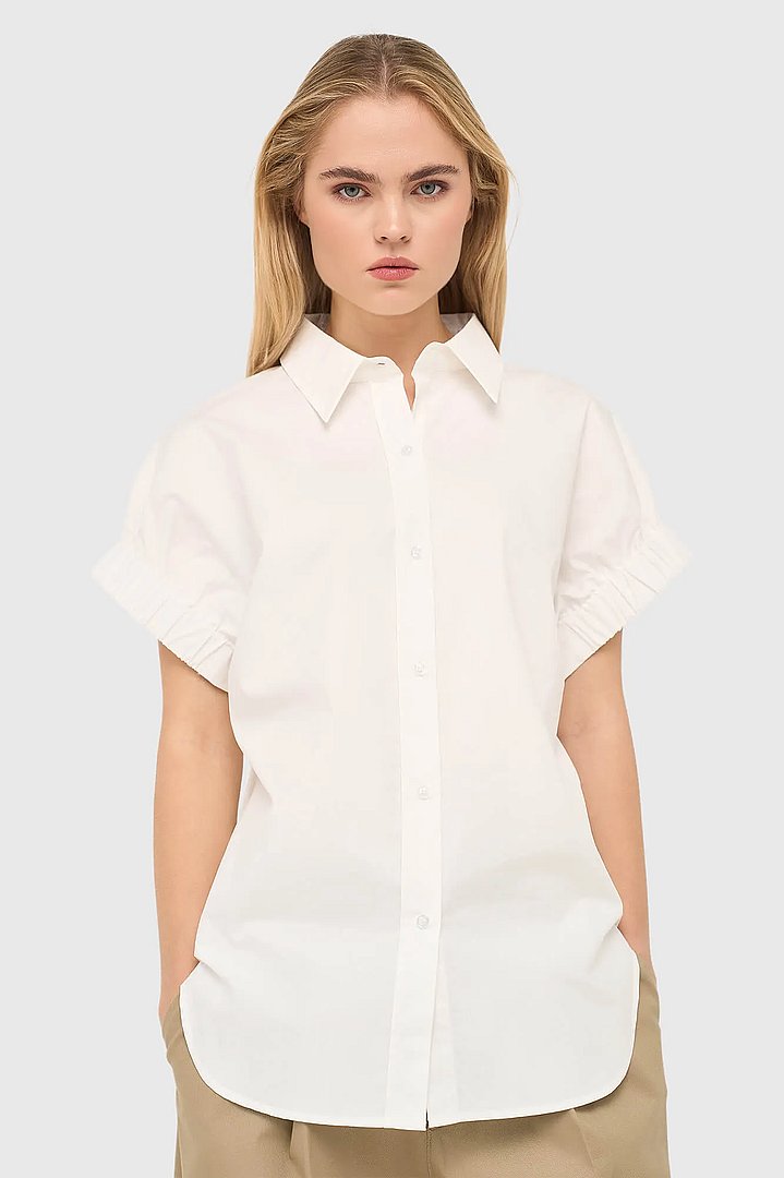 witte-katoenen-dames-blouse-korte-mouw-yaro-wit-janice-02.webp
