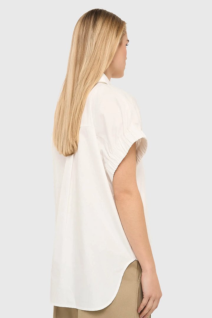 witte-katoenen-dames-blouse-korte-mouw-yaro-wit-janice-03.webp