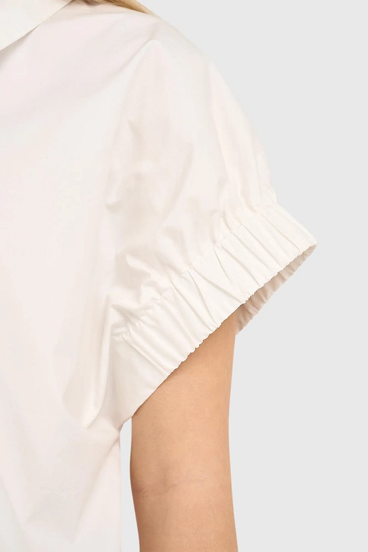witte-katoenen-dames-blouse-korte-mouw-yaro-wit-janice-04.webp