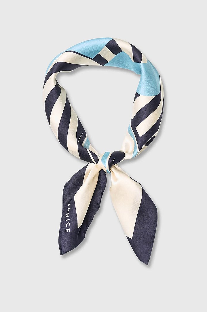 zijden-sjaal-dames-print-effron-blauw-gestreept-janice-01.webp